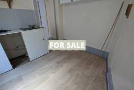 Building Divided into Apartments Building Divided into Apartments