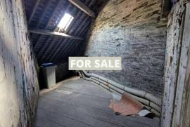 Building Divided into Apartments Building Divided into Apartments