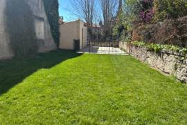 Town House With Pool And Garage