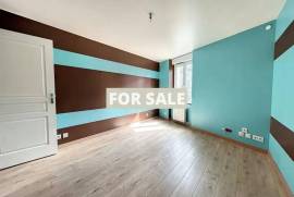 Town House with Neat Garden