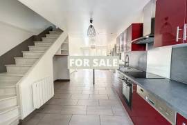 Town House with Neat Garden