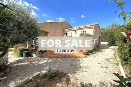Detached Villa With Garden
