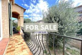 Detached Villa With Garden Detached Villa With Garden