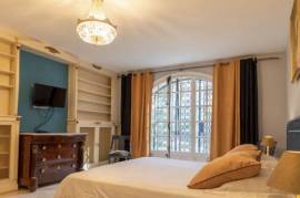 Detached Villa with Swimming Pool Detached Villa with Swimming Pool