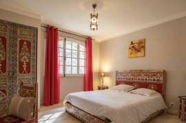 Detached Villa with Swimming Pool Detached Villa with Swimming Pool