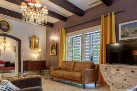 Detached Villa with Swimming Pool Detached Villa with Swimming Pool