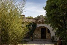 Detached Villa with Swimming Pool Detached Villa with Swimming Pool