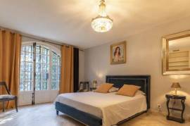 Detached Villa with Swimming Pool Detached Villa with Swimming Pool