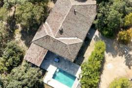 Detached Villa with Swimming Pool Detached Villa with Swimming Pool