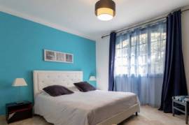 Detached Villa with Swimming Pool Detached Villa with Swimming Pool