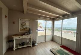 Apartment with Balcony and View Apartment with Balcony and View