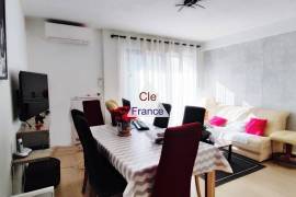 Apartment with Balcony and View Apartment with Balcony and View