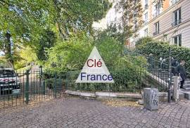 Paris Apartment in 18th Arrondissement
