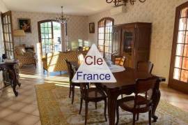 Imposing Detached Villa with Lovely Garden Imposing Detached Villa with Lovely Garden