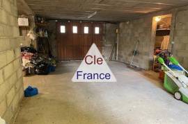 Imposing Detached Villa with Lovely Garden Imposing Detached Villa with Lovely Garden