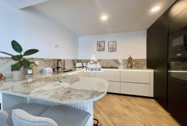 Apartment with Views from Balconies Apartment with Views from Balconies