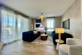 Apartment with Views from Balconies Apartment with Views from Balconies