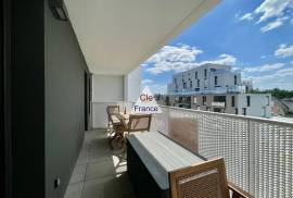 Apartment with Views from Balconies Apartment with Views from Balconies