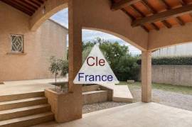 Detached Villa with Swimming Pool Detached Villa with Swimming Pool