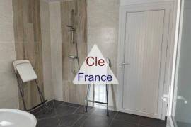 Detached Villa with Swimming Pool Detached Villa with Swimming Pool