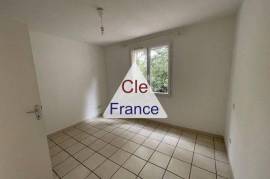 Detached Villa with Swimming Pool Detached Villa with Swimming Pool