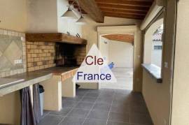 Detached Villa with Swimming Pool Detached Villa with Swimming Pool