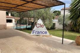 Detached Villa with Swimming Pool Detached Villa with Swimming Pool