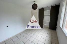 Detached Villa with Swimming Pool Detached Villa with Swimming Pool