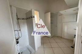 Detached Villa with Swimming Pool Detached Villa with Swimming Pool