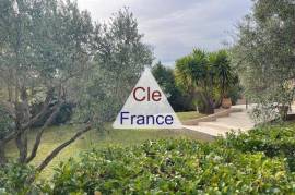 Detached Villa with Swimming Pool Detached Villa with Swimming Pool