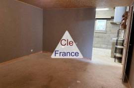 Detached Villa with Swimming Pool Detached Villa with Swimming Pool