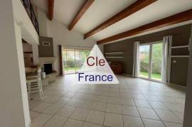 Detached Villa with Swimming Pool Detached Villa with Swimming Pool