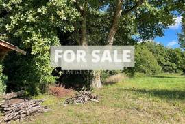 Detached Country Longere Style House with Pond Detached Country Longere Style House with Pond