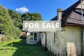 Detached Country Longere Style House with Pond Detached Country Longere Style House with Pond