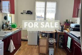 Apartment For Sale in Building with Elevator