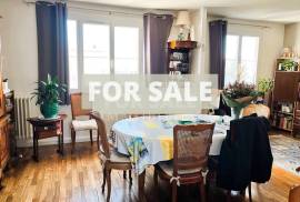 Apartment For Sale in Building with Elevator Apartment For Sale in Building with Elevator