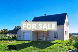 Contemporary Detached House in One Acre Garden