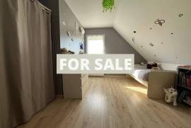 Contemporary Detached House in One Acre Garden Contemporary Detached House in One Acre Garden