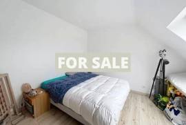 Contemporary Detached House in One Acre Garden Contemporary Detached House in One Acre Garden