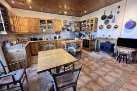 Detached Country House with Pool and Open Views