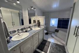 Detached Country House with Pool and Open Views