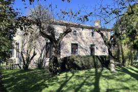 Detached Country House with Pool and Open Views