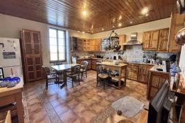 Detached Country House with Pool and Open Views