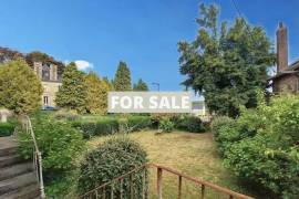 Manor House Style Property with Garden Manor House Style Property with Garden