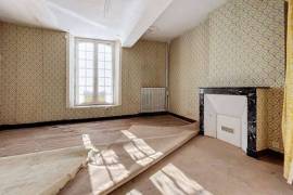 Huge Detached Country House to Develop