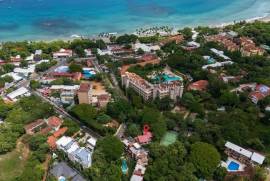 Tamarindo Boutique Hotel 175m from the Beach: Bohemian Oasis & Turnkey Income Opportunity in Costa Rica