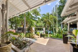 Tamarindo Boutique Hotel 175m from the Beach: Bohemian Oasis & Turnkey Income Opportunity in Costa Rica