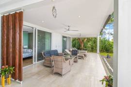 Nativa Contemporary Infinity Views: Luxury Rainforest Estate with Pacific Ocean Views