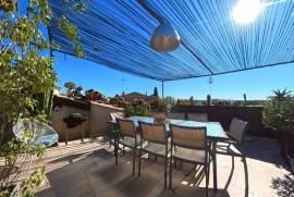 6 room, 200m2 Vineyard residence for sale in Nezignan l'eveque - 320 000 € *