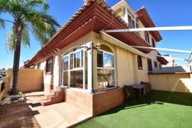 FABULOUS 3 BEDROOM TOWNHOUSE WITH COMMUNAL POOL AND LAKE VIEWS